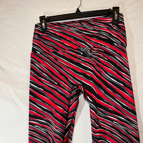 K-Deer Leggings Striped Red/Black/White High Waist Cropped Women Size L Large - Picture 5 of 6